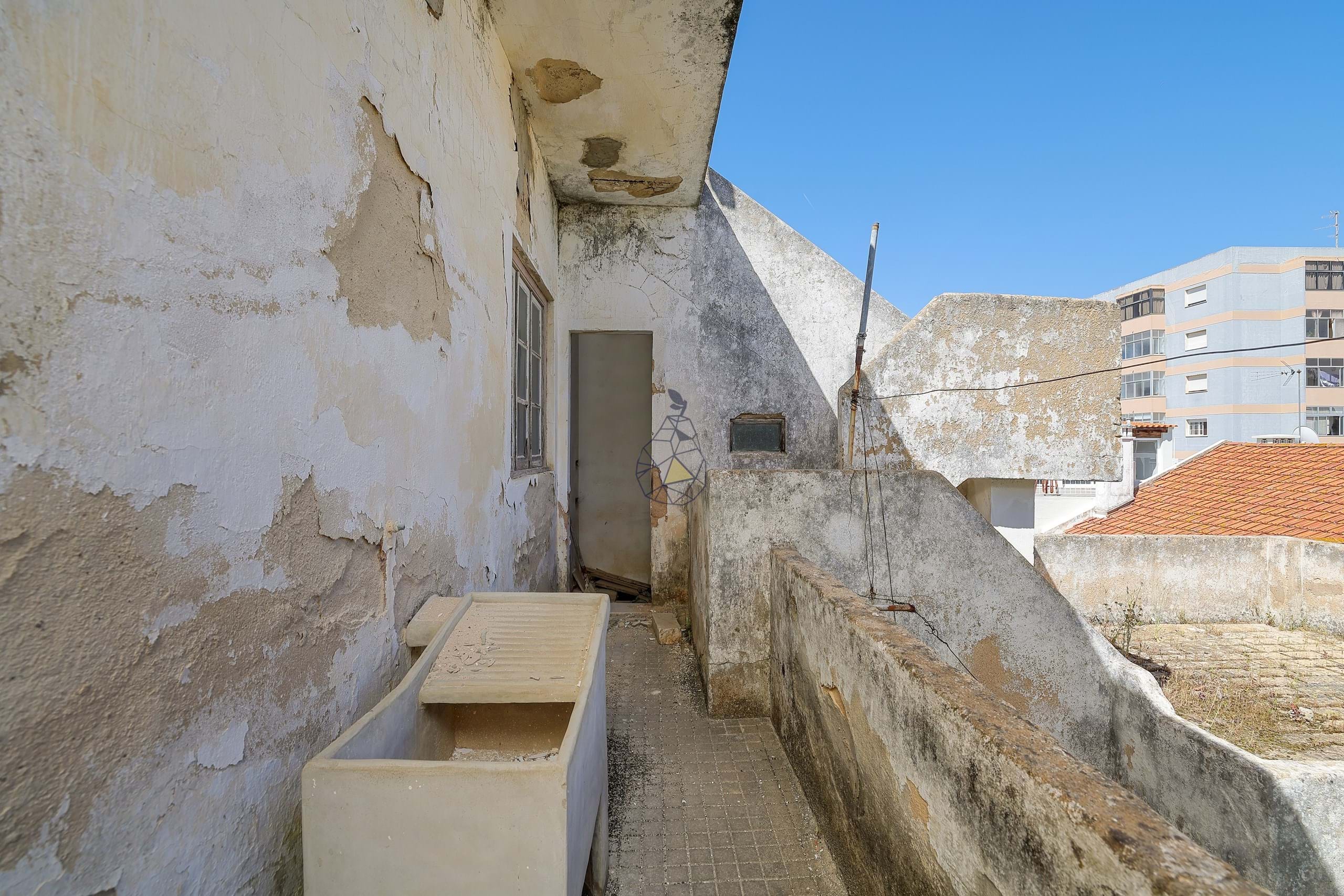 Walkway north before