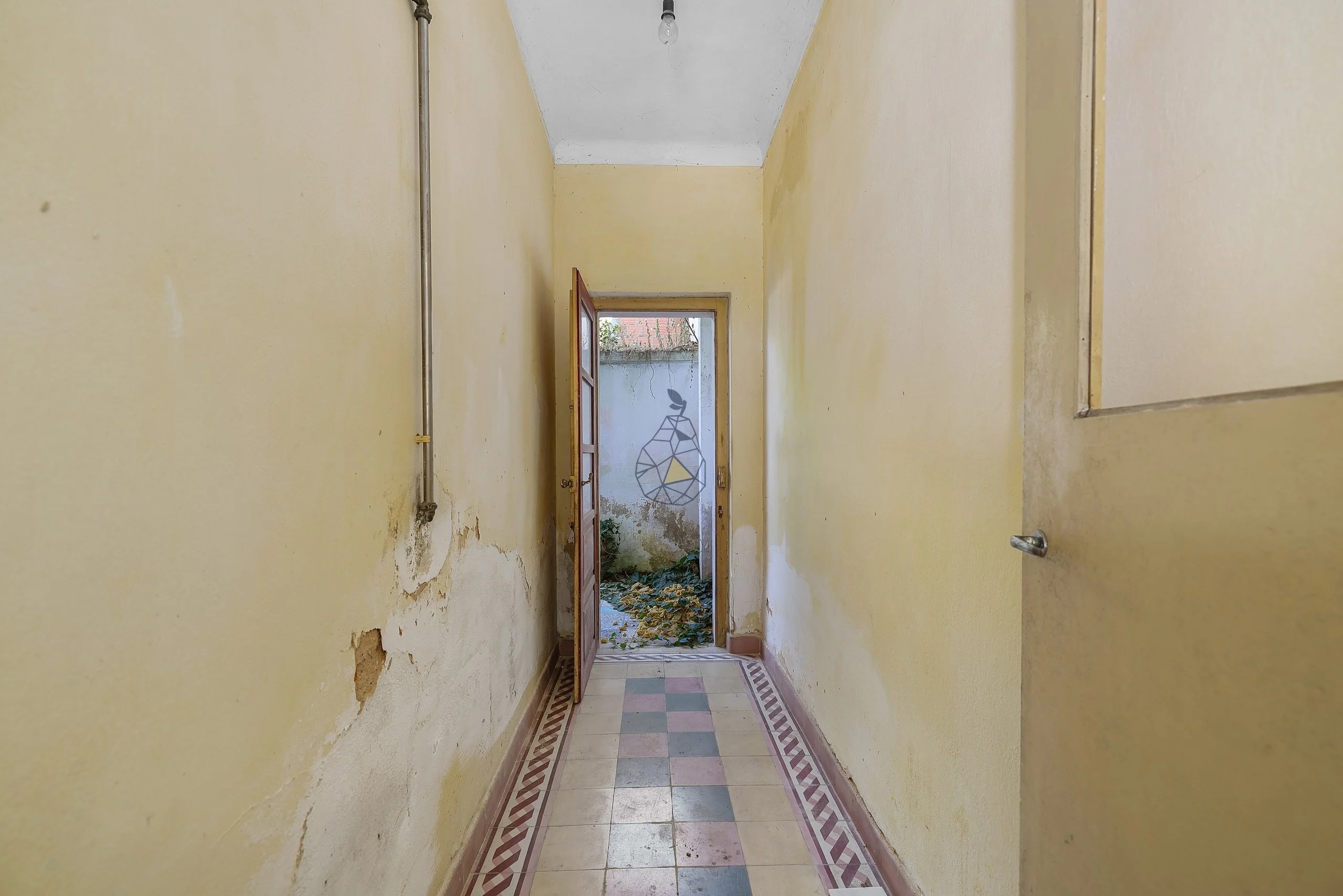 Hallway (east) before