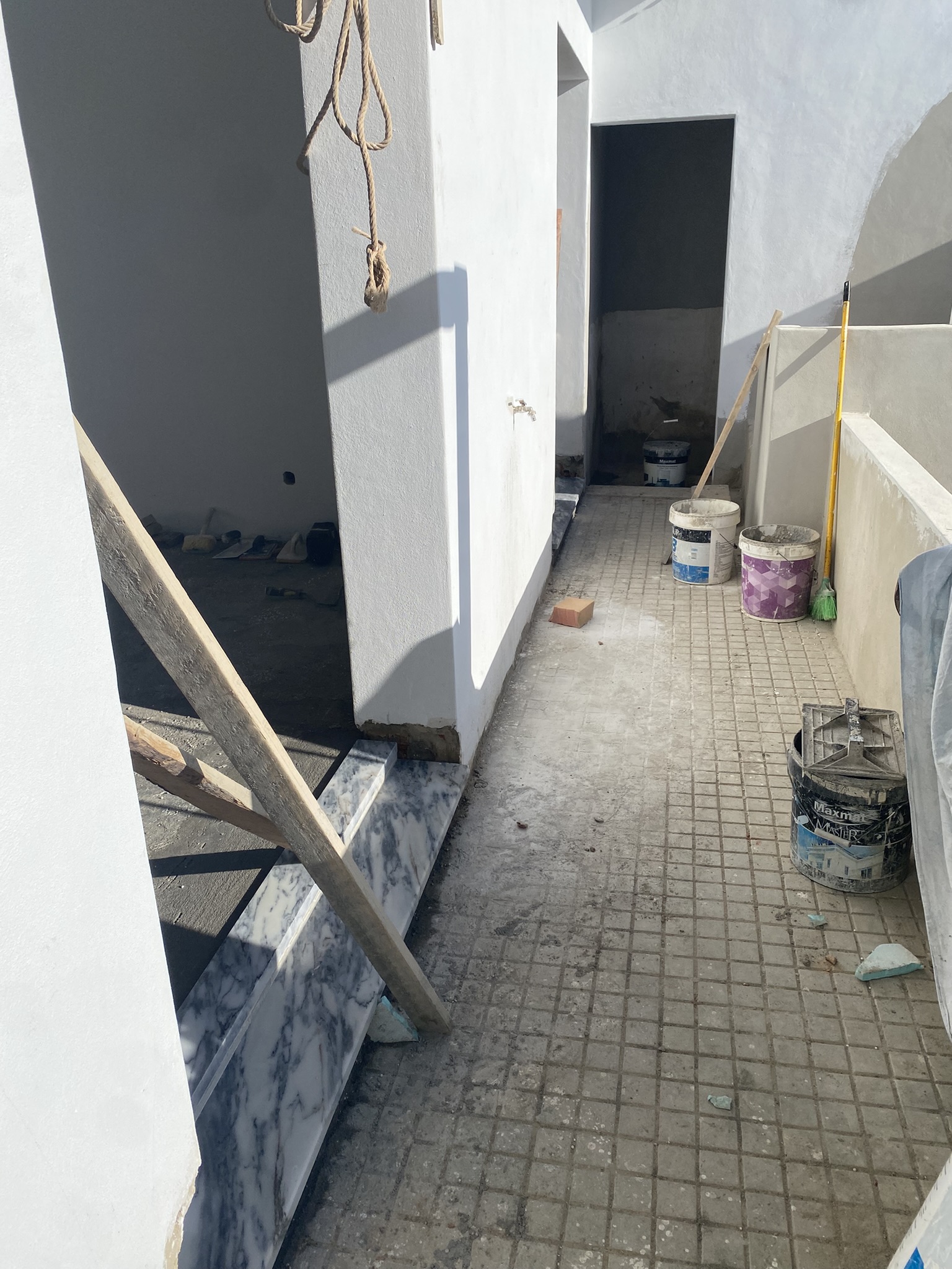 Walkway north during