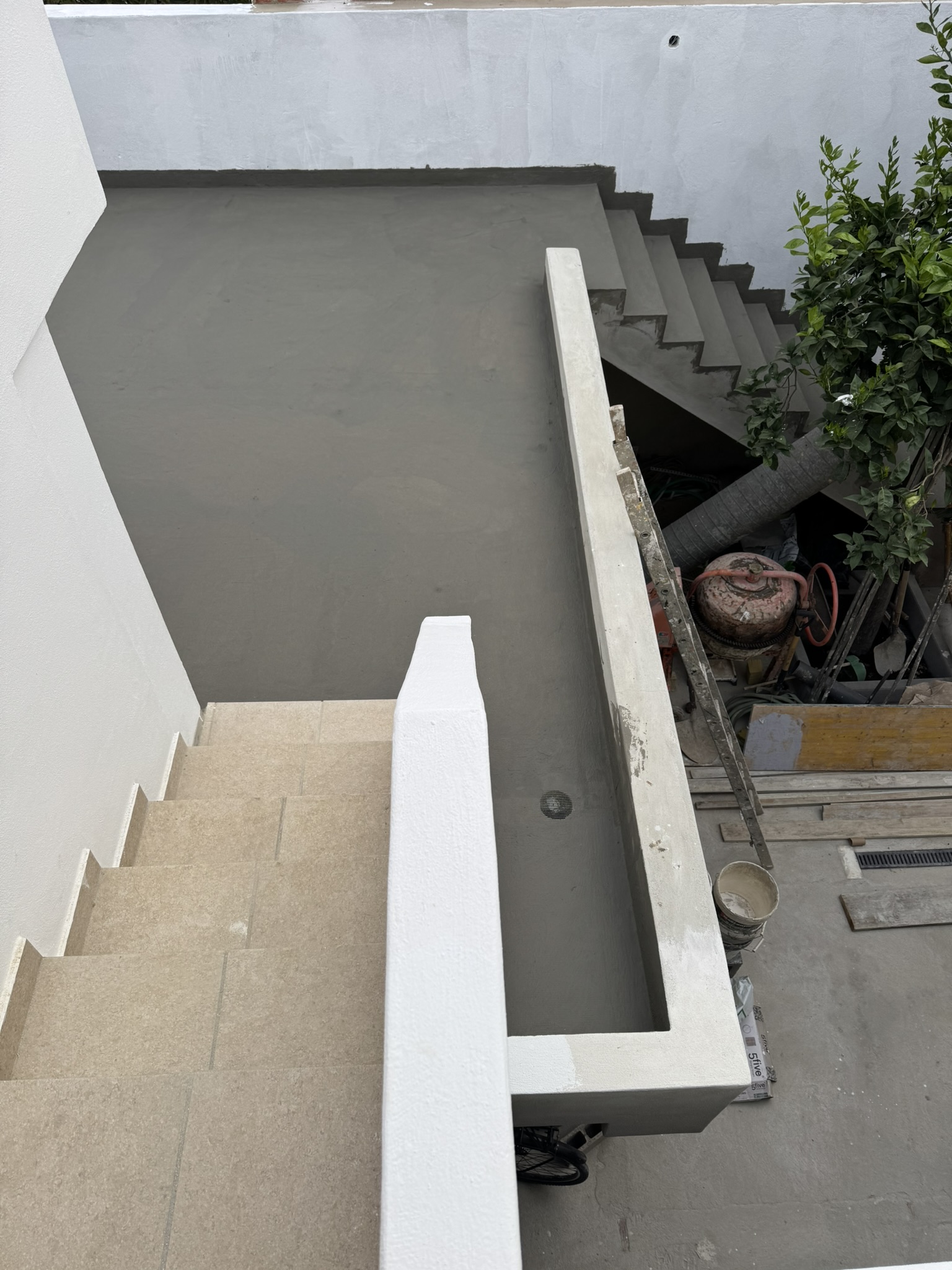Arming the stairs and mezzanine