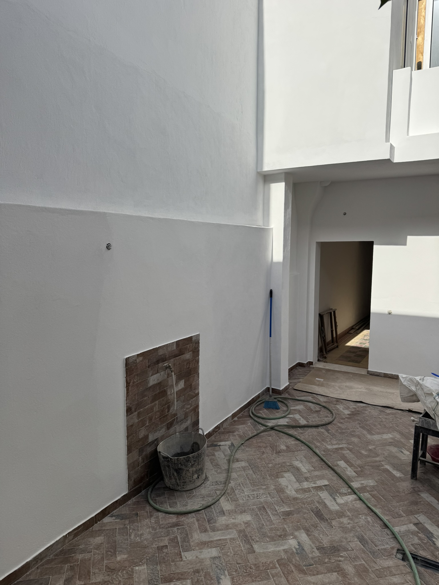 back splash courtyard