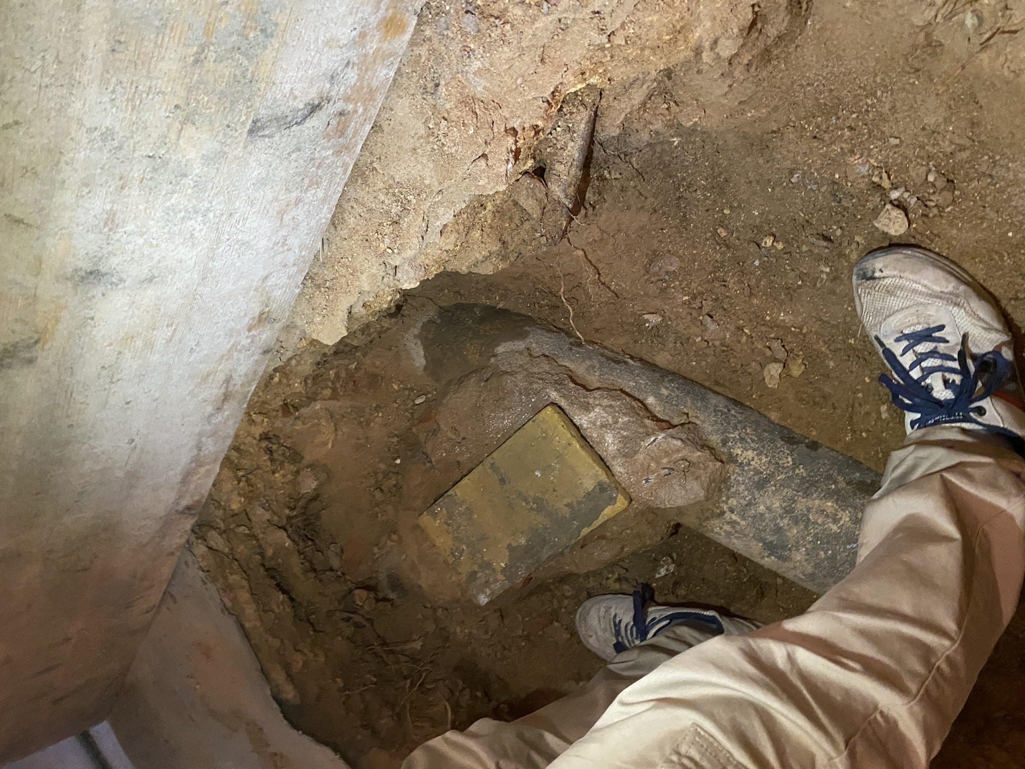 Internal test escavation on the original pipe intersection