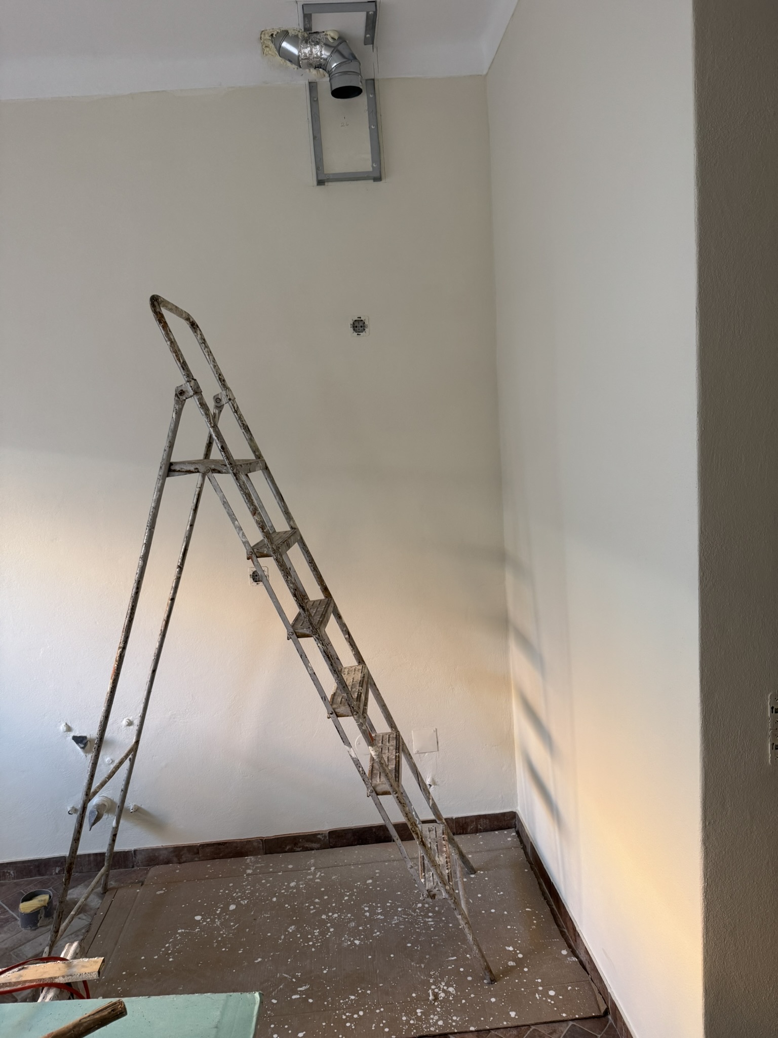 kitchen exhuast fan and ceiling profiling